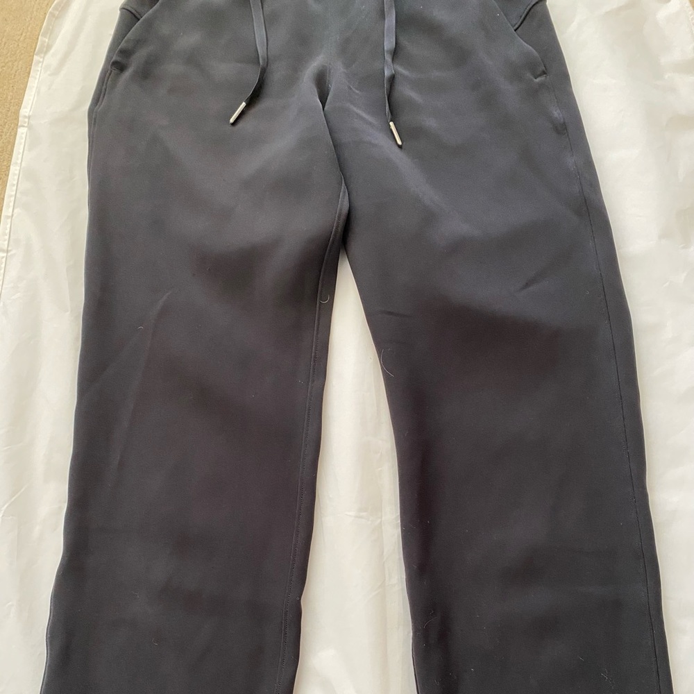 Lululemon Women’s on the Fly pants, size 2, black